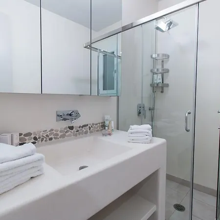 2 Bedroom With Balcony, St Georges Beace *